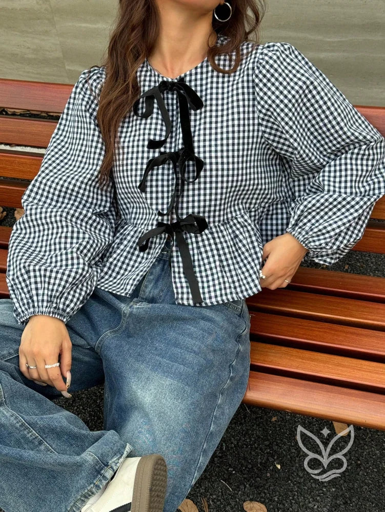 Blusa Xadrez com Laços Frontais e Barra Peplum Charmosa Blusa Xadrez com Laços Frontais e Barra Peplum Charmosa
