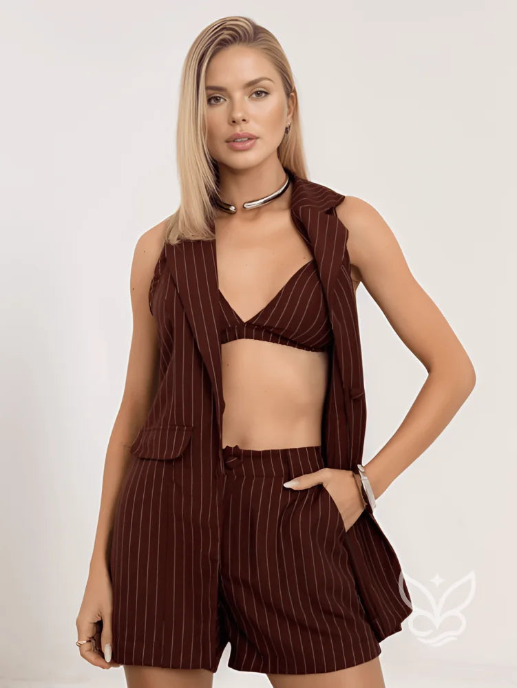Conjunto Alfaiataria 3 Peças Com Blazer Top E Shorts Listrado Conjunto Alfaiataria 3 Peças Com Blazer Top E Shorts