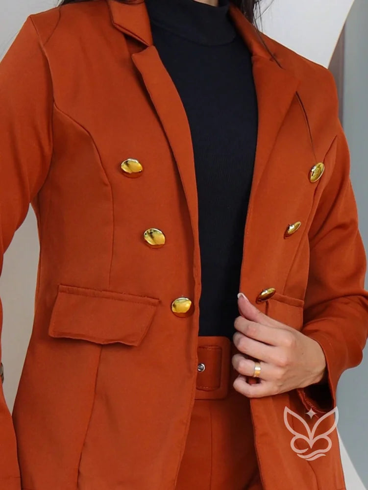 Conjunto Alfaiataria Com Blazer E Shorts Cintura Com Elástico E Cinto Conjunto Alfaiataria Com Blazer E Shorts Cintura