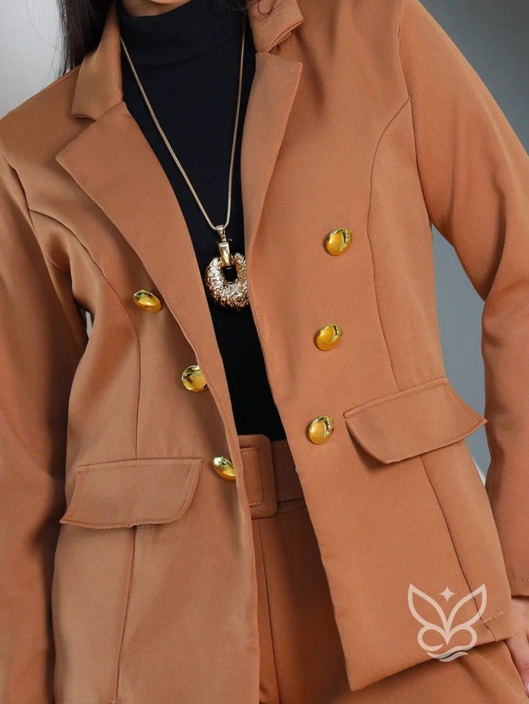 Conjunto Alfaiataria Com Blazer E Shorts Cintura Com Elástico E Cinto Conjunto Alfaiataria Com Blazer E Shorts Cintura