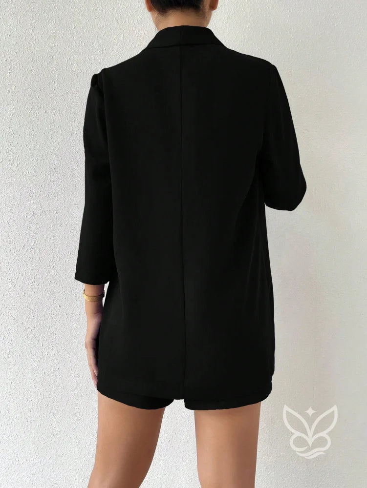Conjunto Alfaiataria Com Blazer Encorpado E Shorts Clássico Conjunto Alfaiataria Com Blazer Encorpado E Shorts Clássico