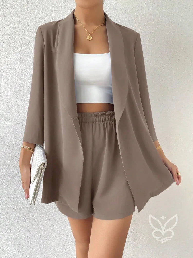 Conjunto Alfaiataria Com Blazer Encorpado E Shorts Clássico Conjunto Alfaiataria Com Blazer Encorpado E Shorts Clássico