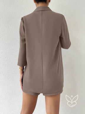 Conjunto Alfaiataria Com Blazer Encorpado E Shorts Clássico Conjunto Alfaiataria Com Blazer Encorpado E Shorts Clássico