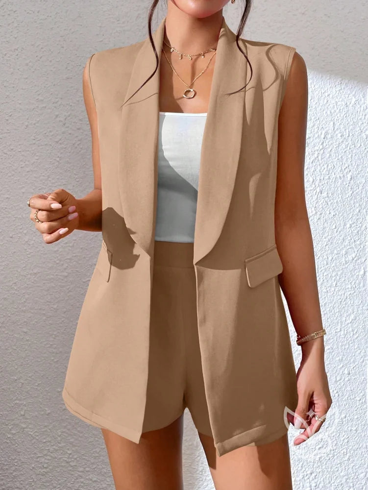 Conjunto Alfaiataria Com Blazer Longo Sem Mangas E Shorts Conjunto Alfaiataria Com Blazer Longo Sem Mangas E Shorts