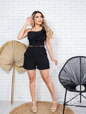 Conjunto Alfaiataria Com Blusa Com Babados E Shorts Ajustados Conjunto Alfaiataria Com Blusa Com Babados E Shorts