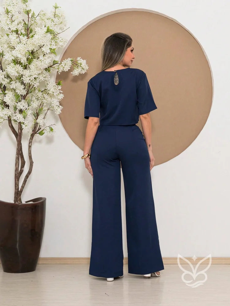 Conjunto Alfaiataria Com Blusa Manga Curta E Calça Pantalona Flare Conjunto Alfaiataria Com Blusa Manga Curta E Calça