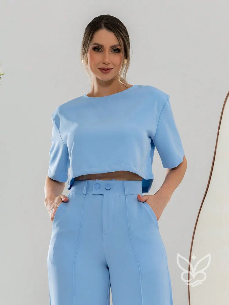 Conjunto Alfaiataria Com Blusa Manga Curta E Calça Pantalona Flare Conjunto Alfaiataria Com Blusa Manga Curta E Calça