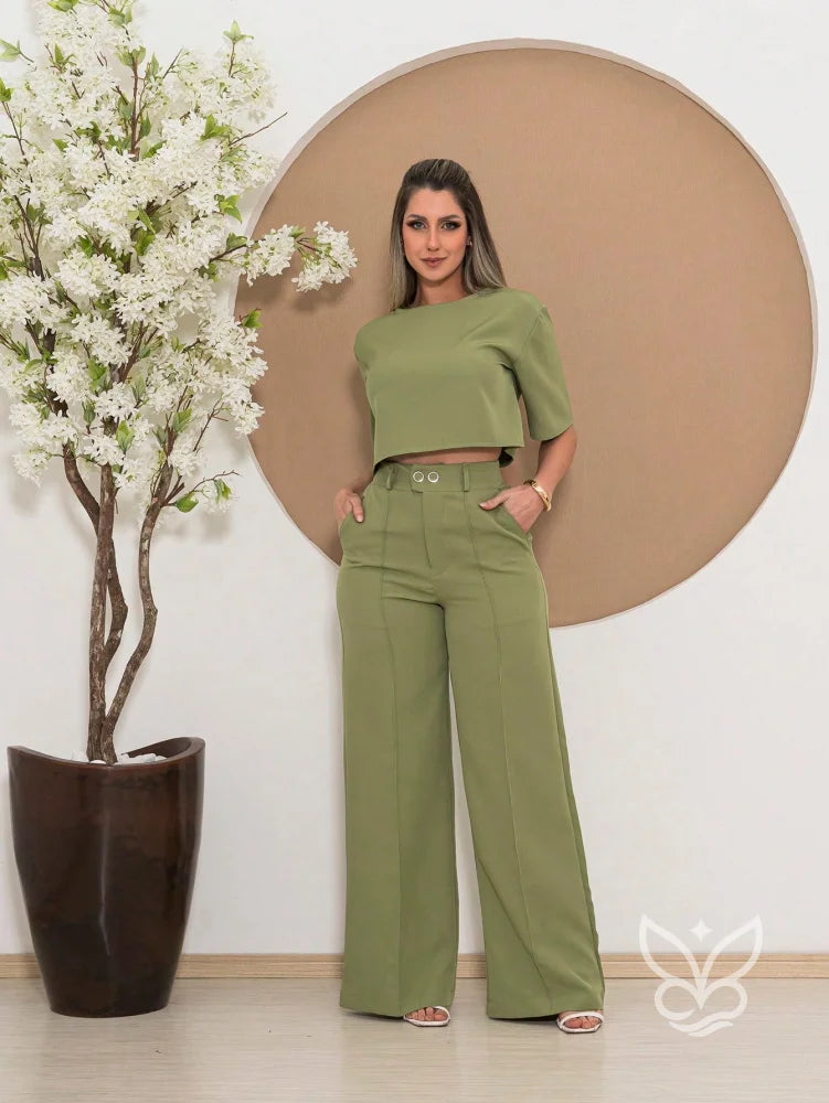 Conjunto Alfaiataria Com Blusa Manga Curta E Calça Pantalona Flare Verde Oliva / PP Conjunto Alfaiataria Com Blusa
