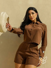 Conjunto Alfaiataria Com Camisa Cropped E Shorts Ajustados Marrom / PP Conjunto Alfaiataria Com Camisa Cropped E Shorts