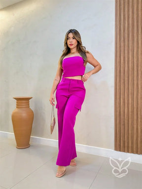 Conjunto Alfaiataria Com Top Cropped E Calça Pantalona Com Bolsos Conjunto Alfaiataria Com Top Cropped E Calça