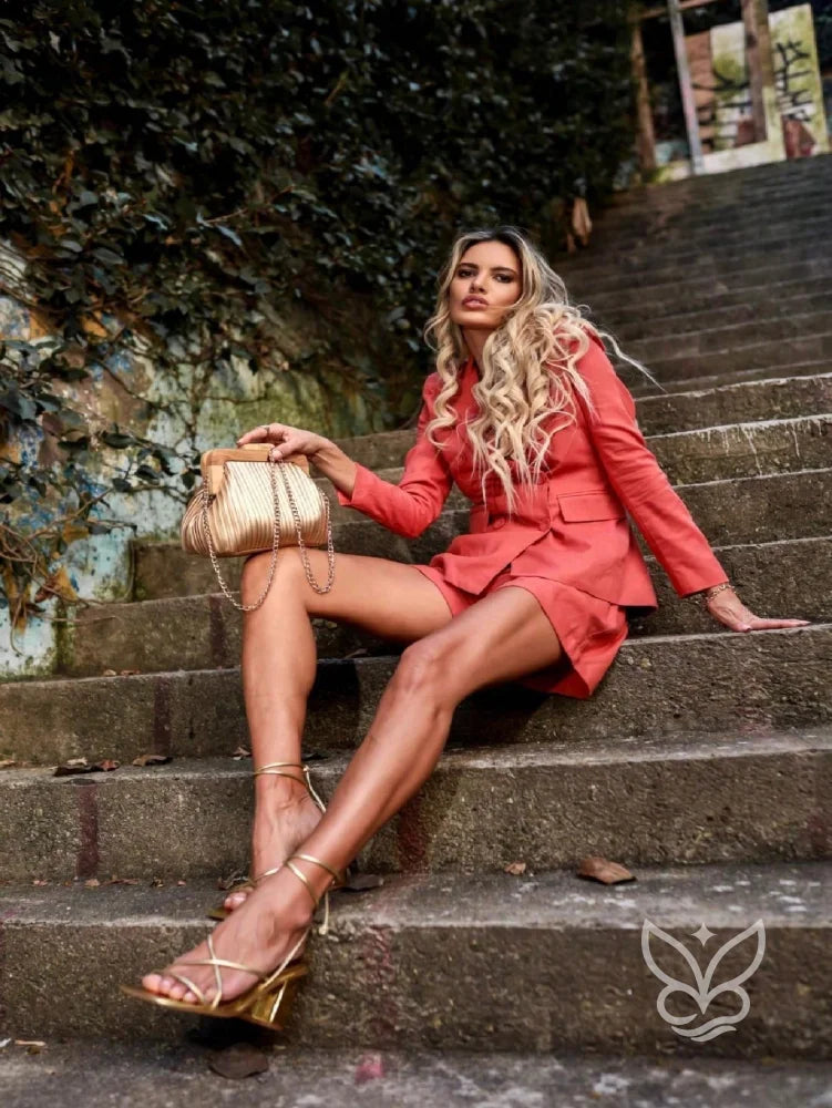 Conjunto Alfaiataria Elegante Com Blazer E Shorts Conjunto Alfaiataria Elegante Com Blazer E Shorts