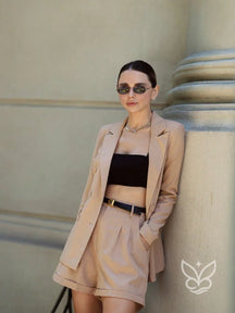 Conjunto Alfaiataria Elegante Com Blazer E Shorts Bege / PP Conjunto Alfaiataria Elegante Com Blazer E Shorts