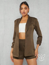 Conjunto Alfaiataria Listrado Com Blazer Alongado E Shorts Marrom / PP Conjunto Alfaiataria Listrado Com Blazer