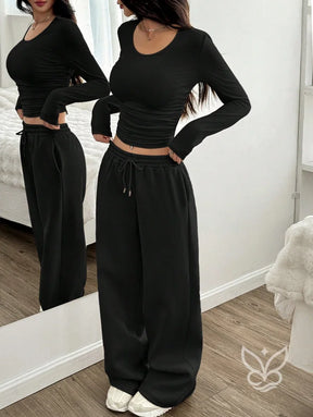 Conjunto Athleisure Com Cropped Manga Longa E Calça Jogger Conjunto Athleisure Com Cropped Manga Longa E Calça Jogger