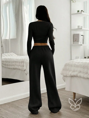 Conjunto Athleisure Com Cropped Manga Longa E Calça Jogger Conjunto Athleisure Com Cropped Manga Longa E Calça Jogger