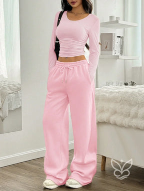 Conjunto Athleisure Com Cropped Manga Longa E Calça Jogger Conjunto Athleisure Com Cropped Manga Longa E Calça Jogger
