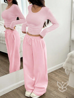 Conjunto Athleisure Com Cropped Manga Longa E Calça Jogger Conjunto Athleisure Com Cropped Manga Longa E Calça Jogger