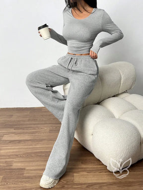 Conjunto Athleisure Com Cropped Manga Longa E Calça Jogger Conjunto Athleisure Com Cropped Manga Longa E Calça Jogger