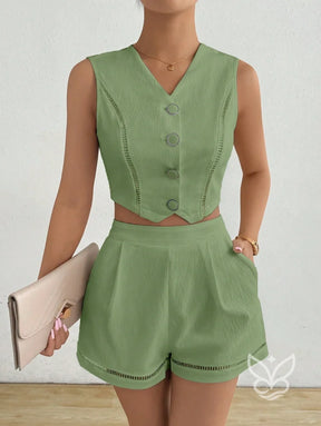 Conjunto Blusa Botões Frente E Shorts Confortável Conjunto Blusa Botões Frente E Shorts Confortável