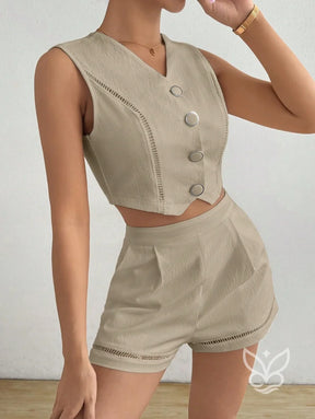 Conjunto Blusa Botões Frente E Shorts Confortável Conjunto Blusa Botões Frente E Shorts Confortável
