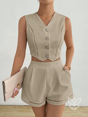 Conjunto Blusa Botões Frente E Shorts Confortável Conjunto Blusa Botões Frente E Shorts Confortável