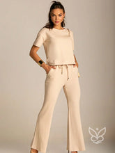Conjunto Blusa Manga Curta Com Calça Flare Bege / P Conjunto Blusa Manga Curta Com Calça Flare