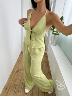 Conjunto Camisola Plissada Halter E Calça Pantalona Solta Conjunto Camisola Plissada Halter E Calça Pantalona Solta