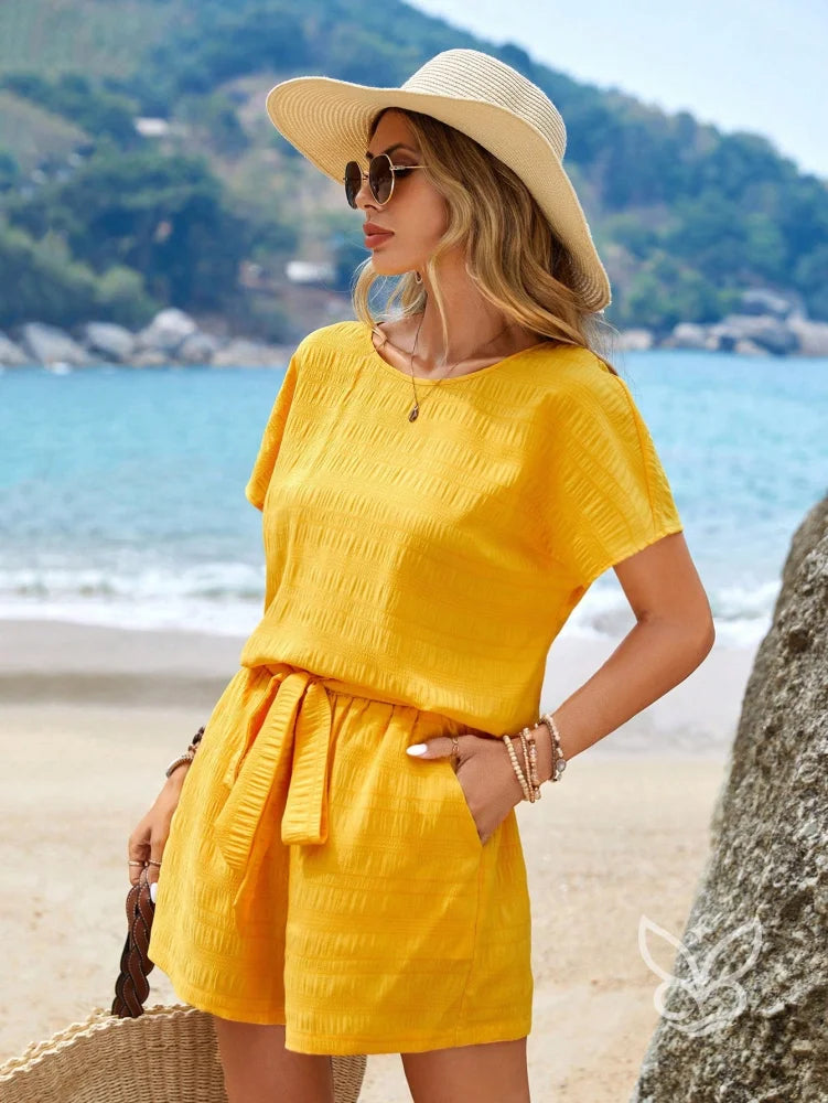 Conjunto Casual Com Amarração Na Cintura E Blusa Manga Curta Conjunto Casual Com Amarração Na Cintura E Blusa Manga