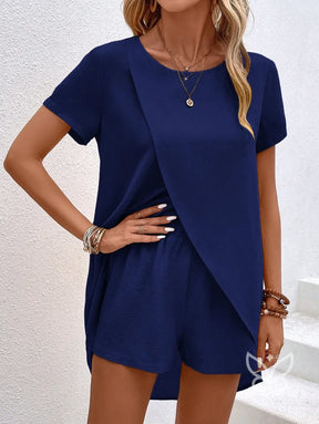 Conjunto Casual Com Blusa Assimétrica E Shorts Confortável Conjunto Casual Com Blusa Assimétrica E Shorts Confortável