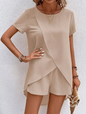 Conjunto Casual Com Blusa Assimétrica E Shorts Confortável Conjunto Casual Com Blusa Assimétrica E Shorts Confortável