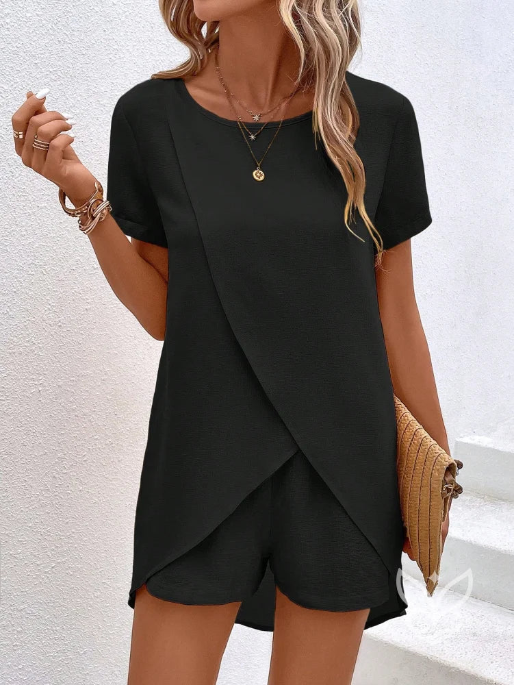 Conjunto Casual Com Blusa Assimétrica E Shorts Confortável Preto / PP Conjunto Casual Com Blusa Assimétrica E Shorts