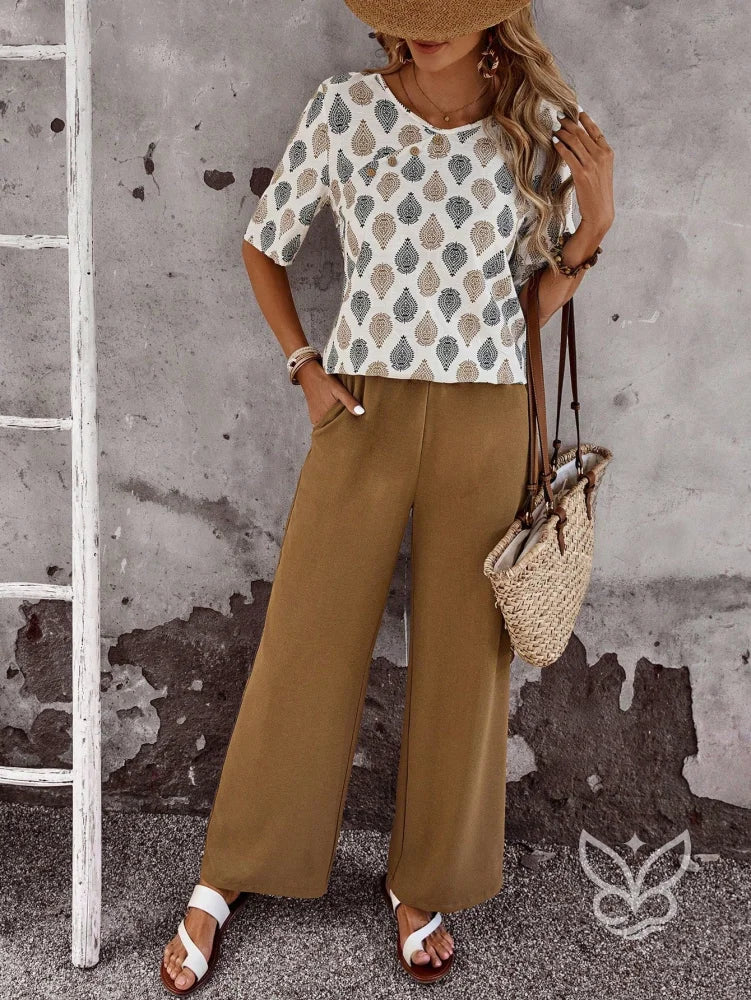 Conjunto Casual Com Blusa Estampada Assimétrica E Calça Reta Castanho / PP Conjunto Casual Com Blusa Estampada
