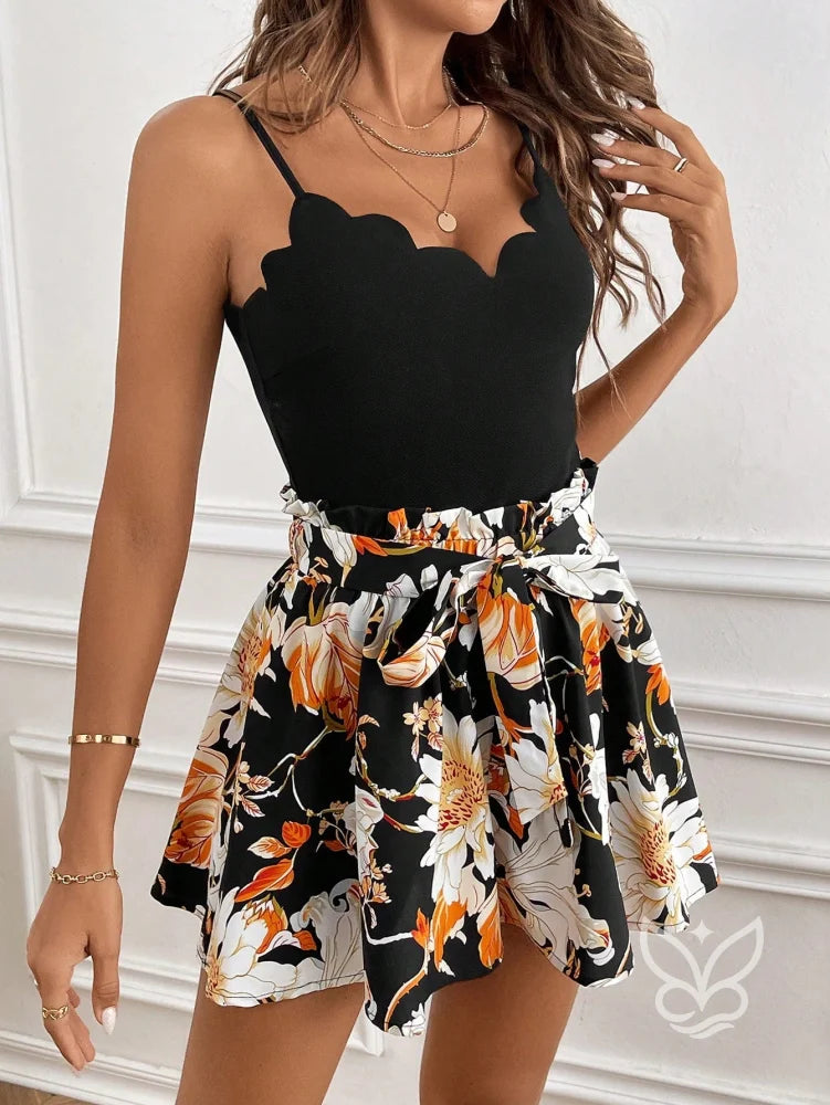 Conjunto Casual Com Regata Decote Bico E Saia Curta Estampada Conjunto Casual Regata De Alças Largas E Shorts Estampados