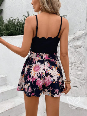 Conjunto Casual Com Regata Decote Bico E Saia Curta Estampada Conjunto Casual Regata De Alças Largas E Shorts Estampados