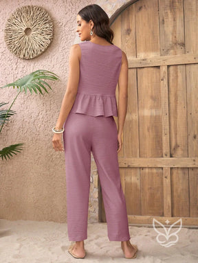 Conjunto Casual Com Regata Peplum E Calça Reta Conjunto Casual Com Regata Peplum E Calça Reta