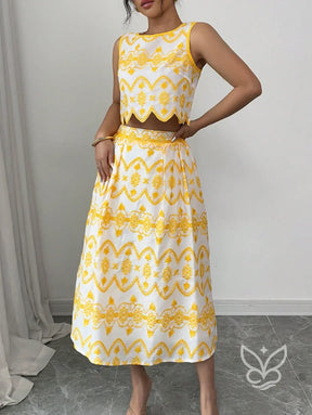 Conjunto Co-ord Estampado Com Cropped E Saia Midi Evasê Conjunto Co-ord Estampado Com Cropped E Saia Midi Evasê