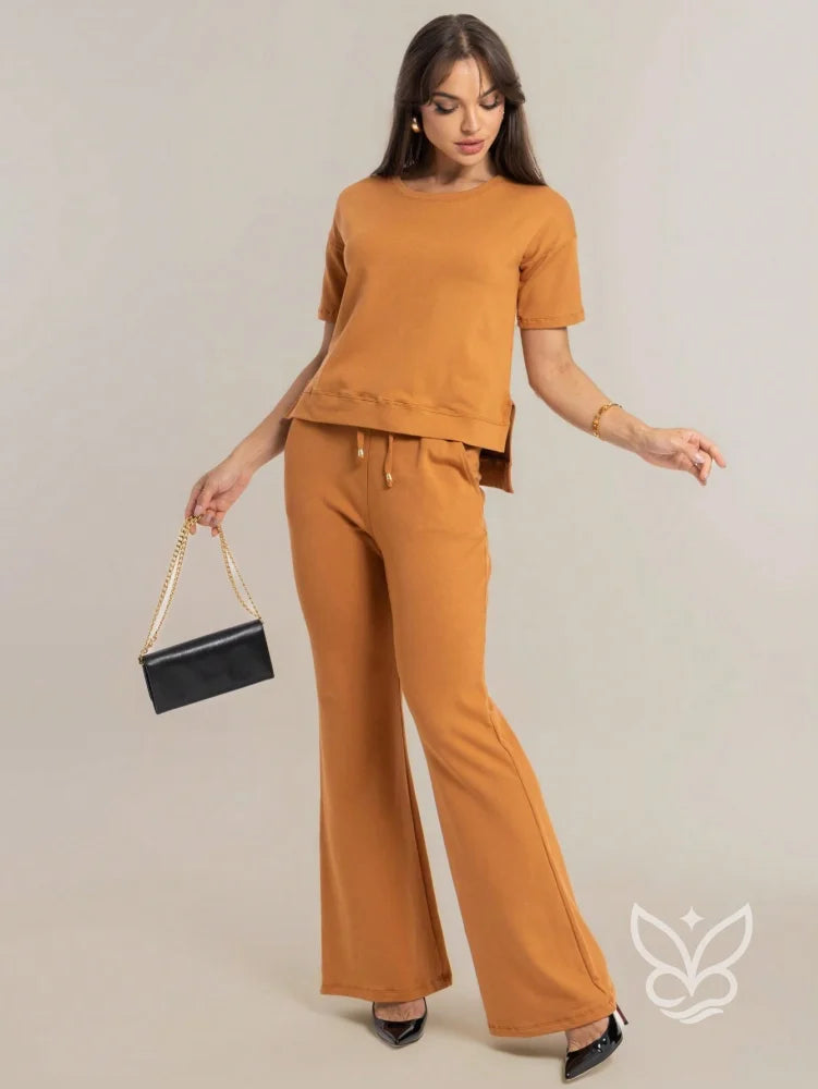 Conjunto Conforto Com Calça Flare E Blusa De Malha Macia Marrom Claro / PP Conjunto Conforto Com Calça Flare E Blusa De