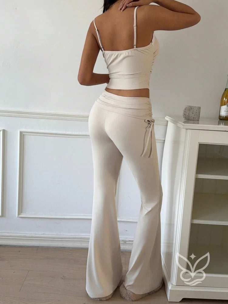 Conjunto Conforto Com Calça Flare E Regata Com Renda Delicada Conjunto Conforto Com Calça Flare E Regata Com Renda