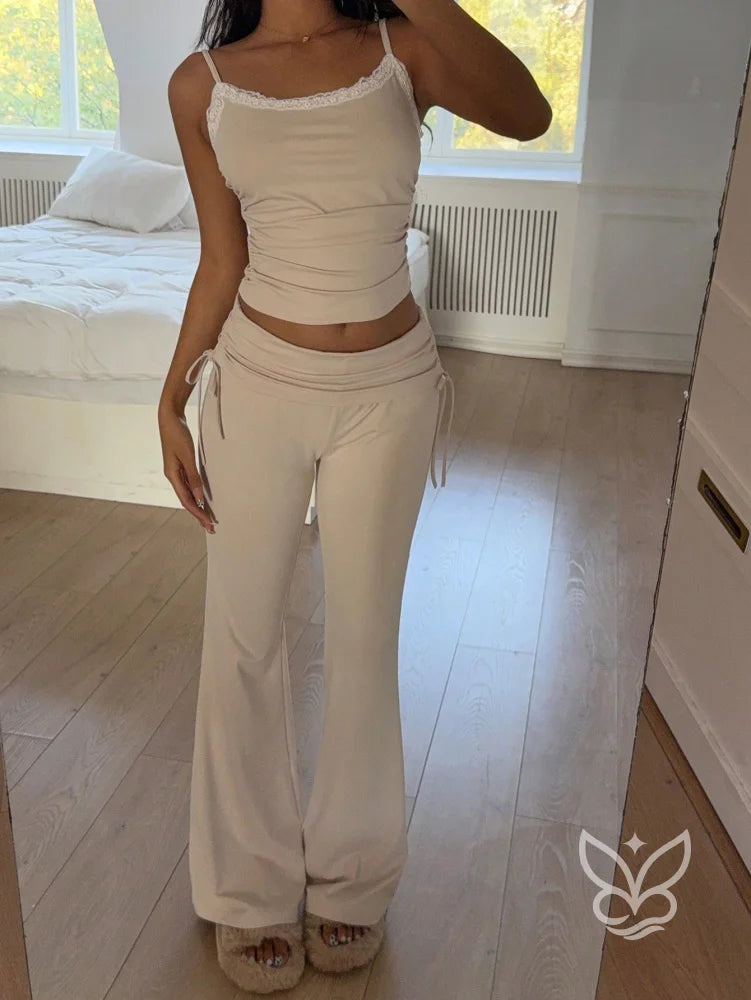 Conjunto Conforto Com Calça Flare E Regata Com Renda Delicada Damasco / PP Conjunto Conforto Com Calça Flare E Regata