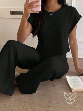 Conjunto Conforto Com Calça Larga E Cropped De Malha Conjunto Conforto Com Calça Larga E Cropped De Malha
