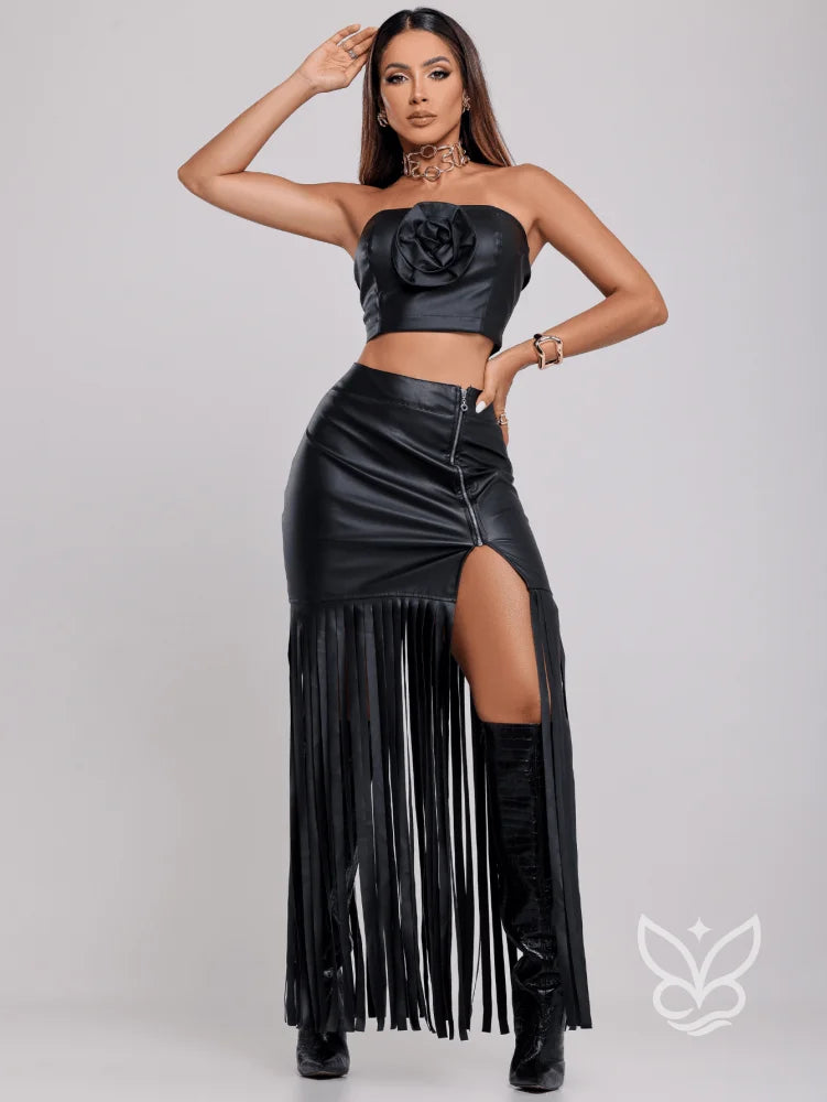 Conjunto Couro Tomara Que Caia Com Flor E Saia Franjas E Fenda Preto / PP Conjunto Couro Tomara Que Caia Com Flor E