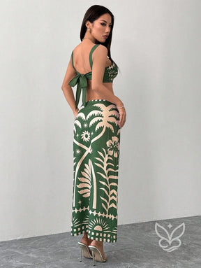 Conjunto Cropped Cami Estampado Tropical E Saia Maxi Ajustada Conjunto Cropped Cami Estampado Tropical E Saia Maxi