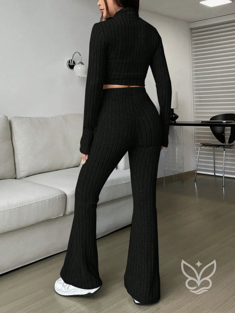 Conjunto Cropped Com Zíper Frontal E Calça Longa Conjunto Cropped Com Zíper Frontal E Calça Longa