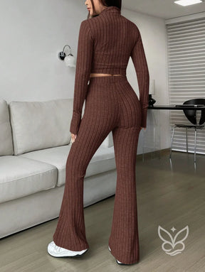 Conjunto Cropped Com Zíper Frontal E Calça Longa Conjunto Cropped Com Zíper Frontal E Calça Longa