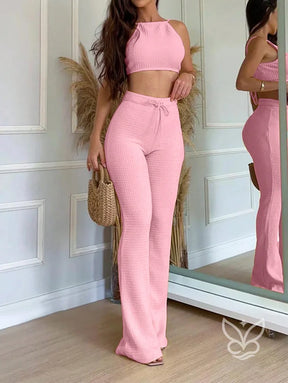 Conjunto Cropped Halter Com Amarração Nas Costas E Calça Flare Conjunto Cropped Halter Com Amarração Nas Costas E Calça