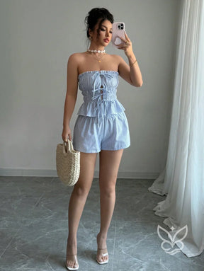 Conjunto Cropped Listrado Com Babados E Shorts Cintura Elástica Conjunto Cropped Listrado Com Babados E Shorts Cintura