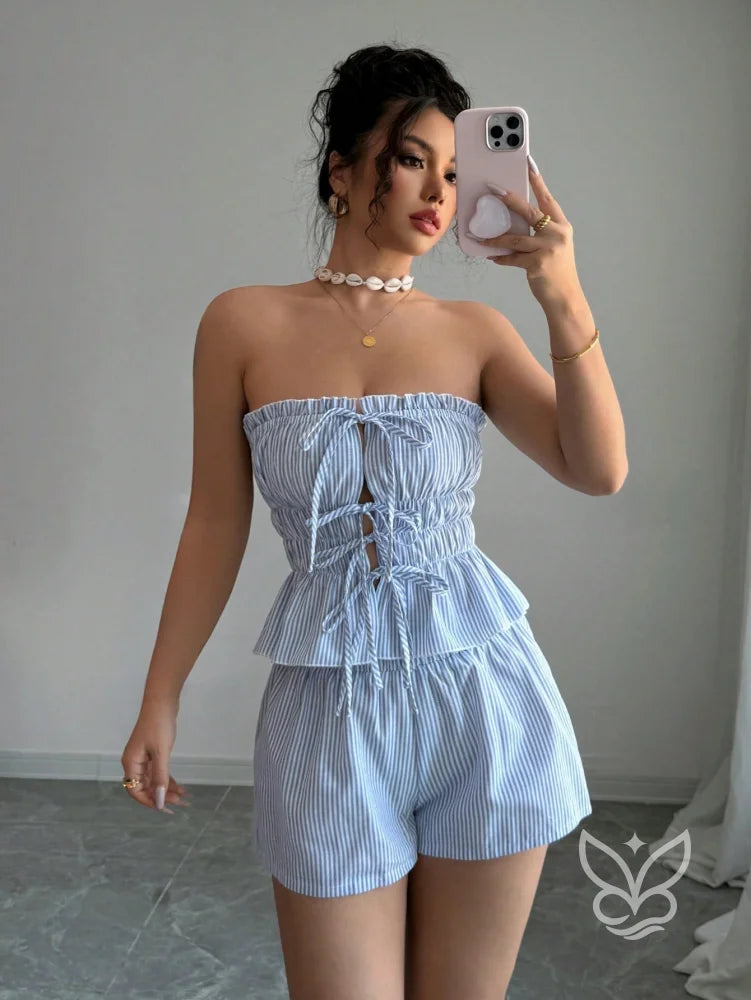 Conjunto Cropped Listrado Com Babados E Shorts Cintura Elástica Azul Bebê / PP Conjunto Cropped Listrado Com Babados E