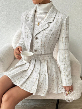 Conjunto Elegante Blazer Com Gola E Saia Plissada Conjunto Elegante Blazer Com Gola E Saia Plissada