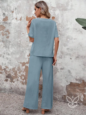 Conjunto Em Algodão Com Blusa Reta E Calça De Botões Laterais Conjunto Em Algodão Com Blusa Reta E Calça De Botões