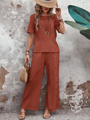 Conjunto Em Algodão Com Blusa Reta E Calça De Botões Laterais Conjunto Em Algodão Com Blusa Reta E Calça De Botões